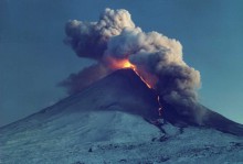 На Камчатке проснулся высочайший вулкан Евразии