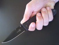 Активиста Евромайдана, который вонзил нож себе в горло, разыскивали за кражи