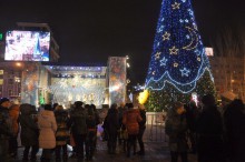 В Донецке зажглась главная елка города