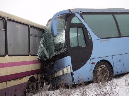 В Донецкой области столкнулись два пассажирских автобуса. Есть жертвы