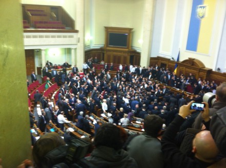 Из-за драки депутатов в заседании ВР объявлен перерыв