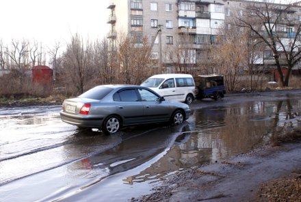 Вместе со снегом сошел асфальт...