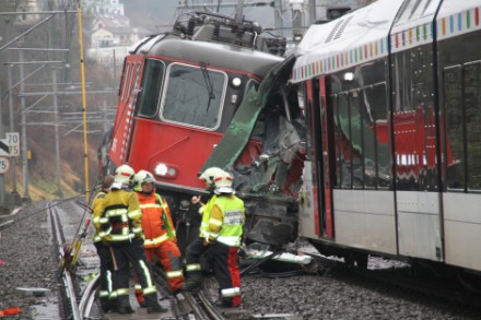 В Швейцарии столкнулись два пассажирских поезда
