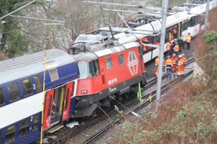 В Швейцарии столкнулись два пассажирских поезда