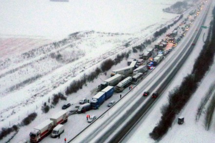 В Австрии на загородном шоссе столкнулись 100 машин 
