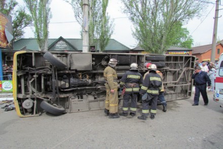 В Мариуполе перевернулся пассажирский автобус. 25 пострадавших