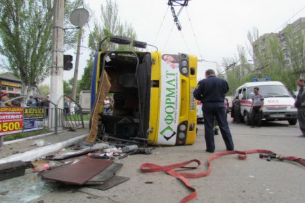 В Мариуполе перевернулся пассажирский автобус. 25 пострадавших