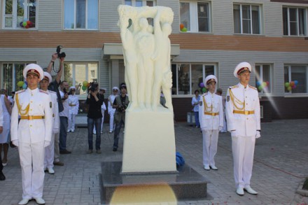 В Донецке открыли памятник Отцу