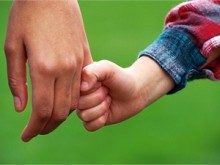 У димитровчанки отобрали троих детей и заставили платить алименты