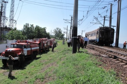 В Запорожье из горящего вагона электрички пассажиры выпрыгивали на ходу