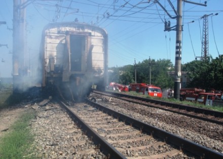 В Запорожье из горящего вагона электрички пассажиры выпрыгивали на ходу