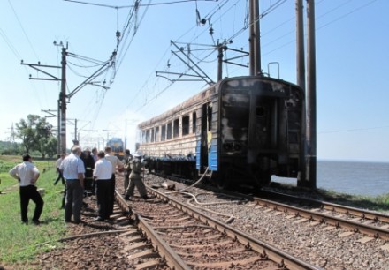 В Запорожье из горящего вагона электрички пассажиры выпрыгивали на ходу