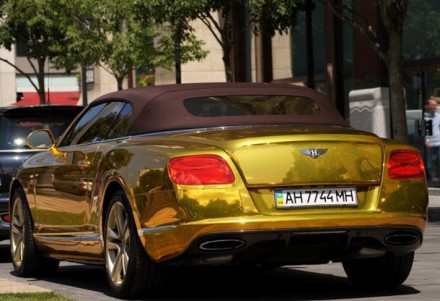 По Венгрии катается золотой Bentley с донецкими номерами