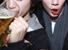 В Донецкой области подростки напились «слабоалкоголки» до реанимации