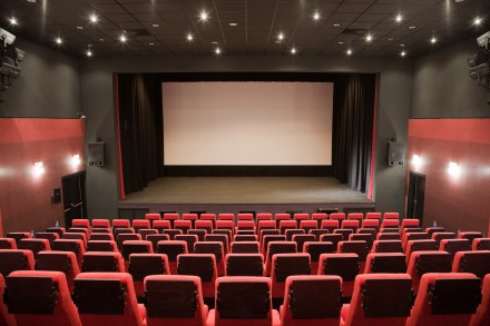 Есть ли жизнь в кинотеатрах, или Куда уехал фильм?