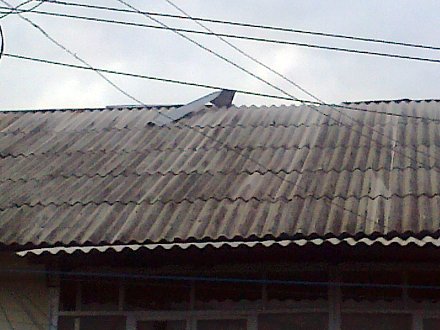 Крыши отбрасывают коньки