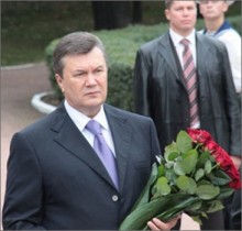 В.Янукович почтил память жертв Бабьего Яра