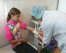Красноармейские врачи начали делать детям «пуговички» 