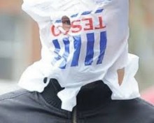 Преступник с мусорным пакетом на голове ограбил банкомат в Донецке