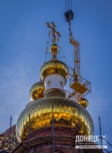 В Донецке на храме Петра и Февронии установили кресты