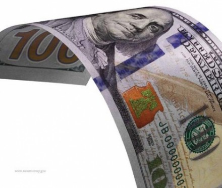 США ввели в оборот новую 100-долларовую купюру