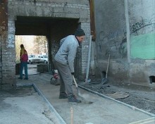 В Димитрове строят новые тротуары в трех микрорайонах 