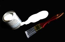 В Днепропетровске покрасили неправильно припаркованную машину