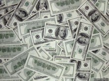 США ввели в оборот новую 100-долларовую купюру