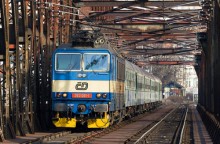 На Донетчине мост может рухнуть на поезда