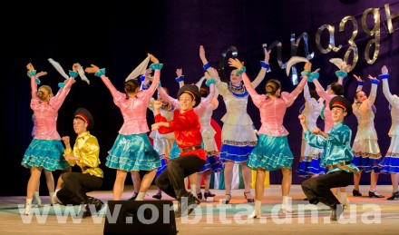 «Отрадушка» порадовала красноармейчан красочными номерами