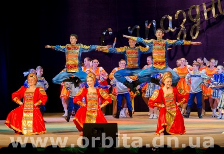 «Отрадушка» порадовала красноармейчан красочными номерами