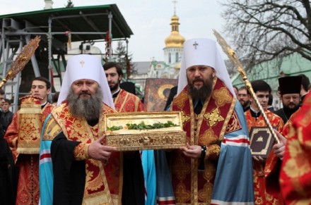 В Киево-Печерскую Лавру прибыли Мощи Георгия Победоносца