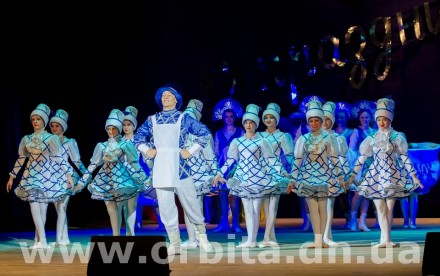 «Отрадушка» порадовала красноармейчан красочными номерами