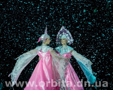 «Отрадушка» порадовала красноармейчан красочными номерами