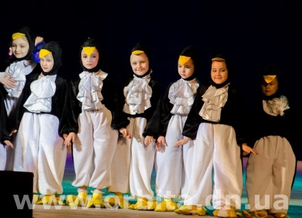 «Отрадушка» порадовала красноармейчан красочными номерами