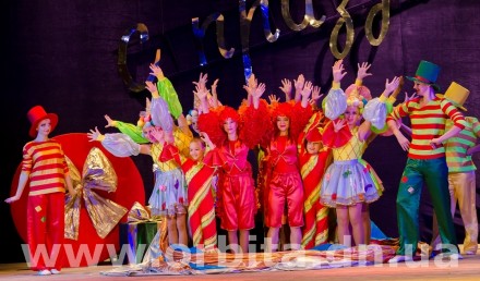 «Отрадушка» порадовала красноармейчан красочными номерами