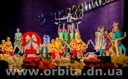 «Отрадушка» порадовала красноармейчан красочными номерами