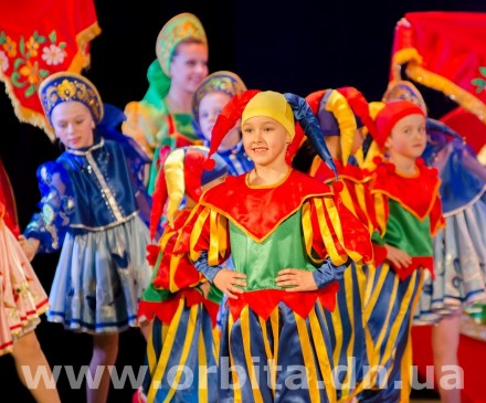 «Отрадушка» порадовала красноармейчан красочными номерами