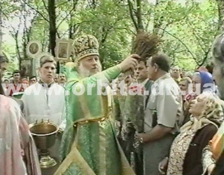 В 1996 году на строительство церкви святого Архистратига Михаила красноармейское духовенство благословил Владыка Алипий