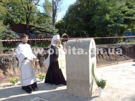 В 2006 году Митрополит Донецкий и Мариупольский Иларион освятил краеугольный камень в основании Свято-Михайловской церкви