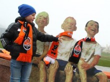 У "Донбасс Арены" киевлянка посадит троих фанатов