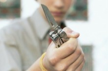 В Селидово преступник ограбил магазин и... извинился перед продавщицей