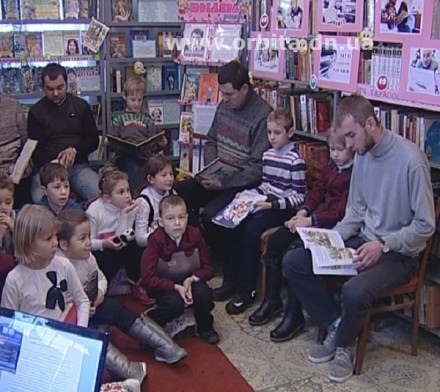 Сегодня красноармейские папы читали своим малышам сказки