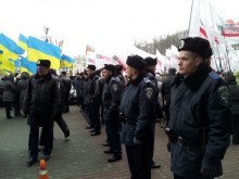«Беркут» в полной экипировке окружил Майдан