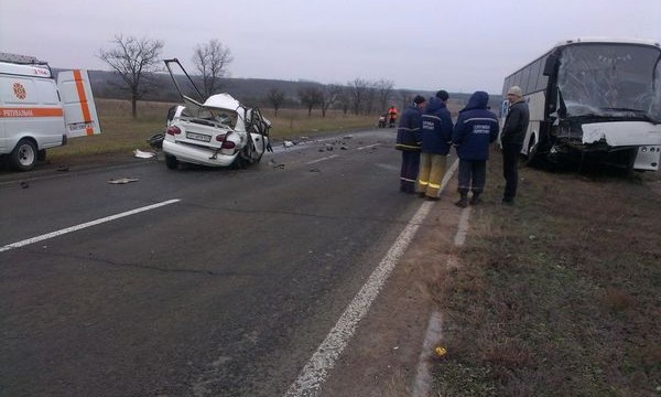 «Ланос» врезался в пассажирский автобус