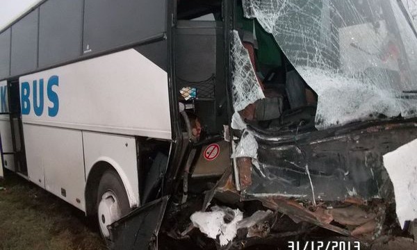 «Ланос» врезался в пассажирский автобус