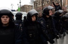 Силовики перекрыли правительственный квартал