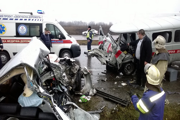 На Донетчине иномарка врезалась в "скорую помощь". Есть жертвы