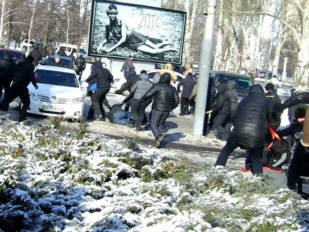Донецкий митинг против Евромайдана закончился дракой