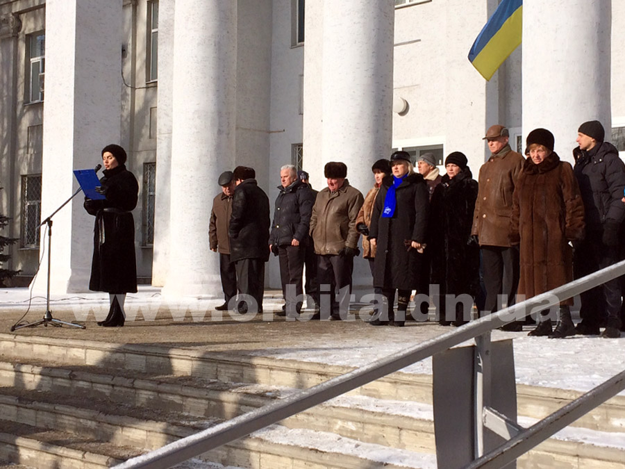 В Красноармейске и Димитрове прошли митинги в поддержку Президента